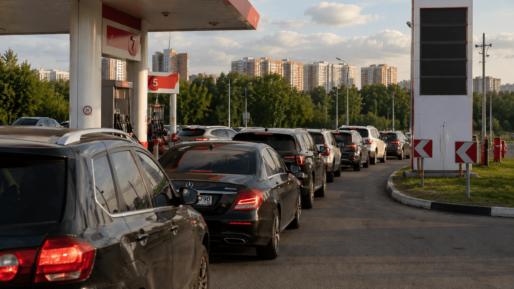 «Несправедливость бесит»: что происходит сегодня на АЗС Москвы и области, цены